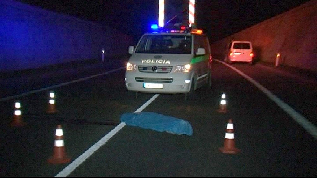 Mŕtvola_nehoda_cesta_Orava_polícia_záchranka_večer